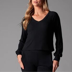 NWT Tavi Black Long Sleeve Ribbed Top. Size Medium
Color: Black